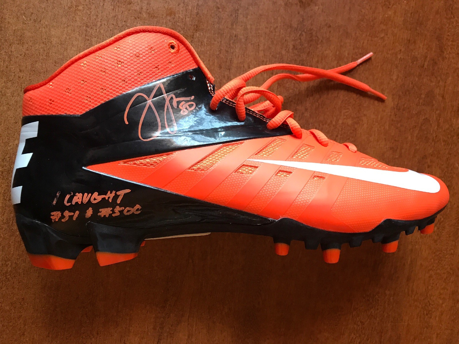 JULIUS THOMAS AUTOGRAPHED CLEAT INSCRIBED I CAUGT 51 @ 500  JSA/COA