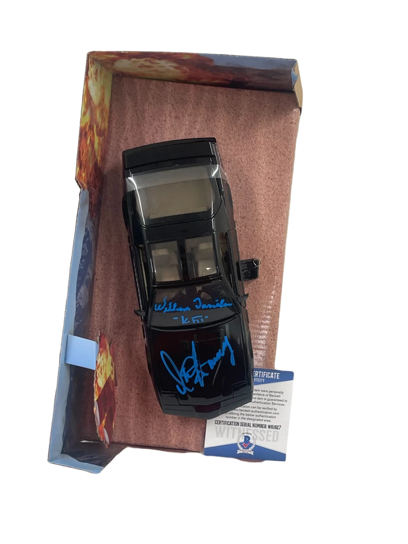 DAVID HASSELHOFF WILLIAM DANIELS SIGNED KNIGHT RIDER DIECAST 1:24 CAR BECKETT 62