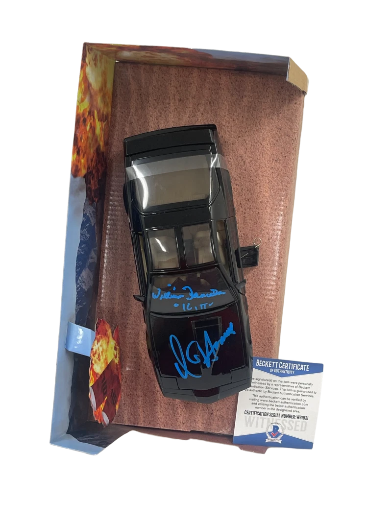 DAVID HASSELHOFF WILLIAM DANIELS SIGNED KNIGHT RIDER DIECAST 1:24 CAR BECKETT 65