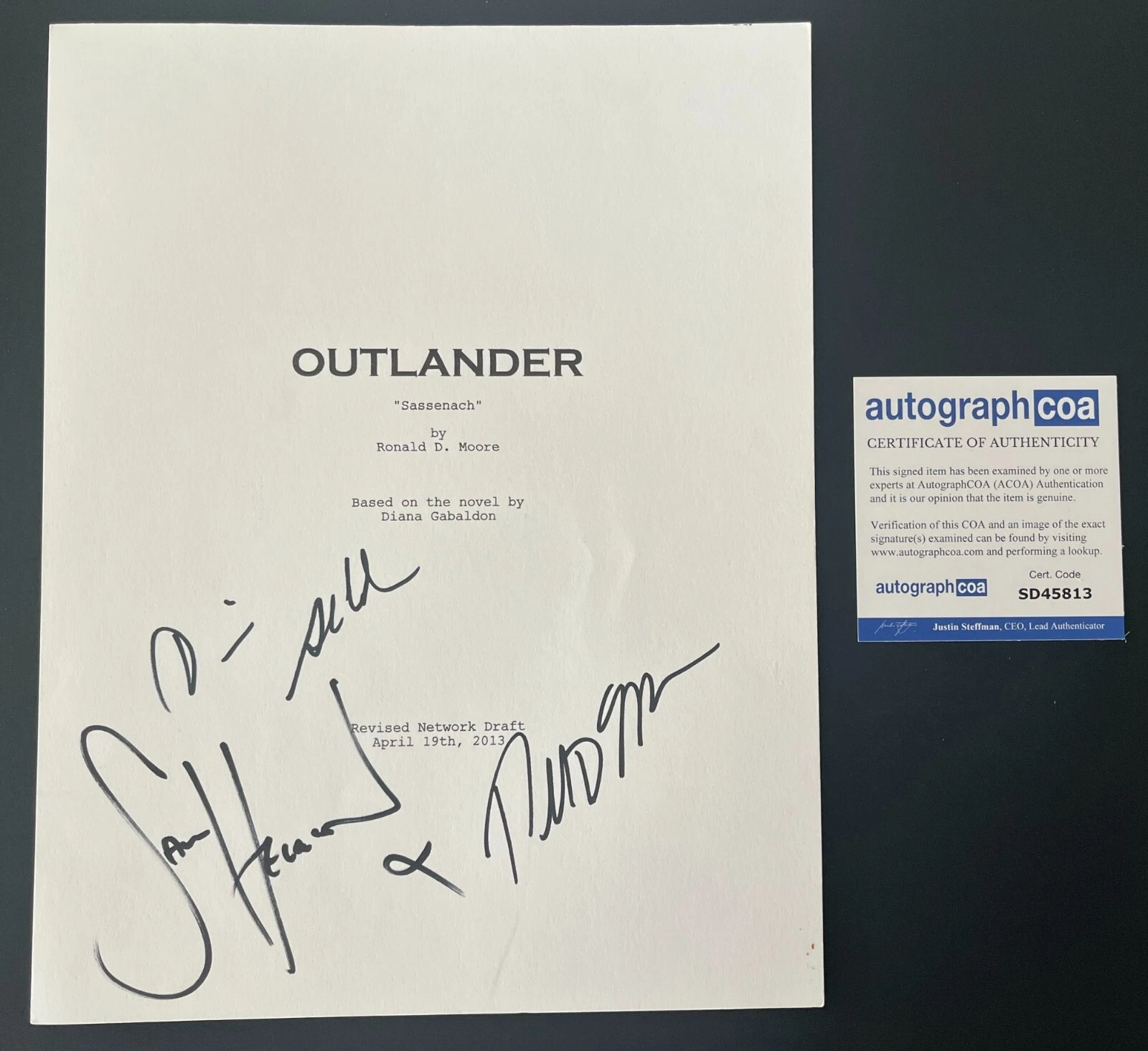 SAM HEUGHAN DIANA GABALDON +1 OUTLANDER SIGNED PILOT SCRIPT w/EXACT PROOF & COA