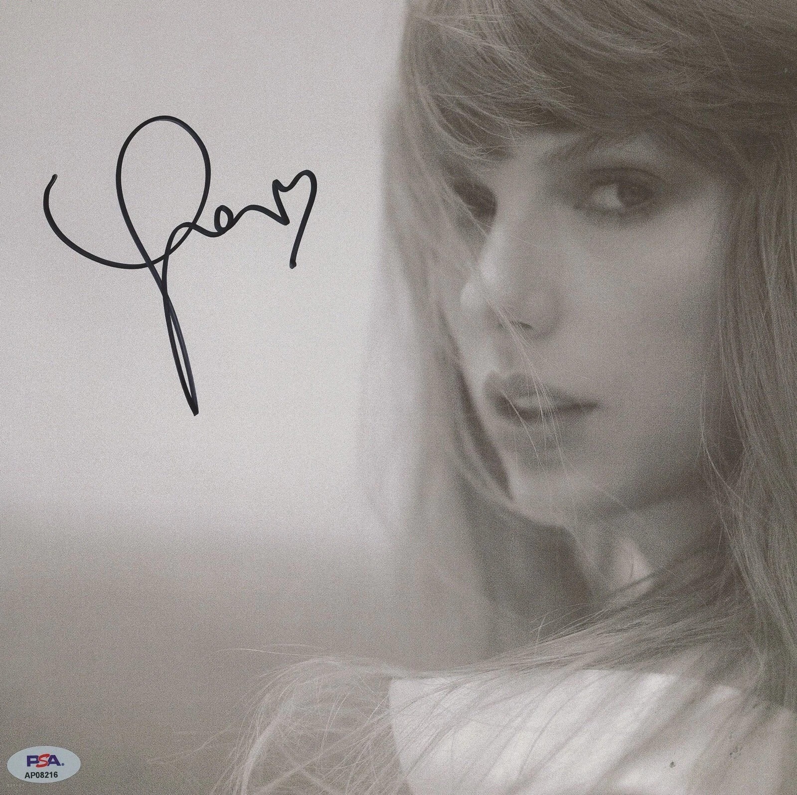 TAYLOR SWIFT SIGNED PHOTOGRAPH PSA DNA AP08216 W/LETTER