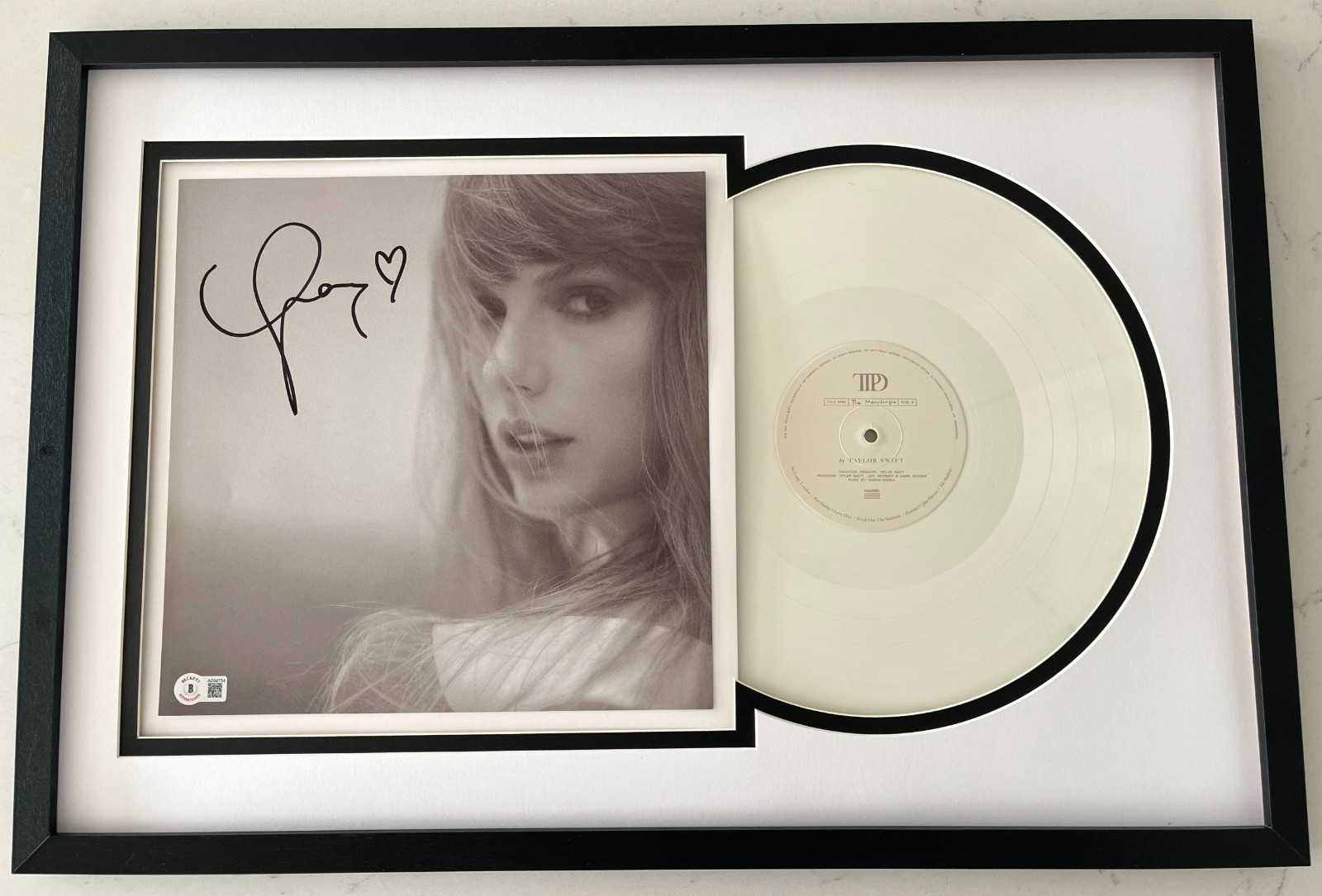 TAYLOR SWIFT SIGNED THE TORTURED POETS DEPARTMENT VINYL CUSTOM FRAME BECKETT COA