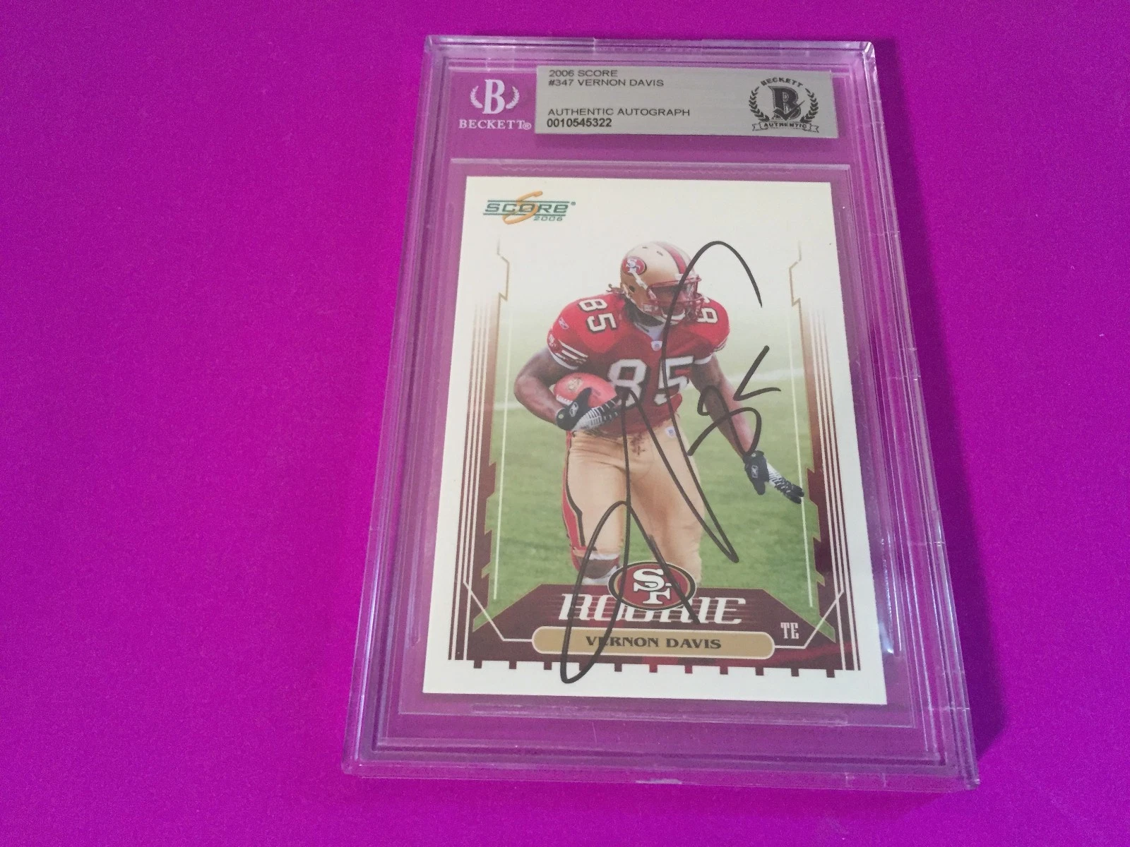 Vernon Davis 49ers 2006 Score Rookie Card Signed Auto Beckett SLABBED BAS