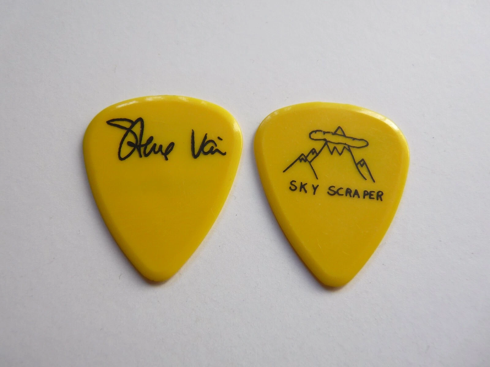 STEVE VAI DAVID LEE ROTH SKY SCRAPER 1988 TOUR ISSUED GUITAR PICK YELLOW