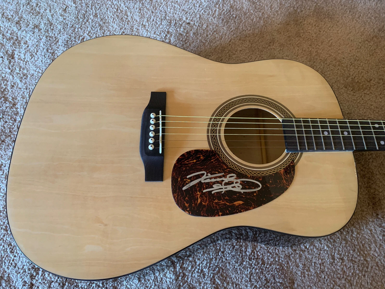 VINCE GILL SIGNED AUTOGRAPHED ACOUSTIC GUITAR GUARANTEED COLLECTIBLE MEMORABILIA