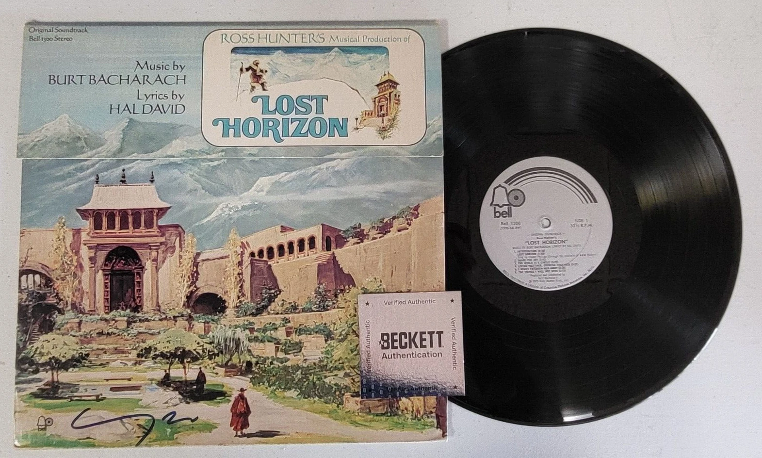 MICHAEL YORK LOST HORIZON SIGNED AUTOGRAPHED VINYL RECORD ALBUM BECKETT AUTH