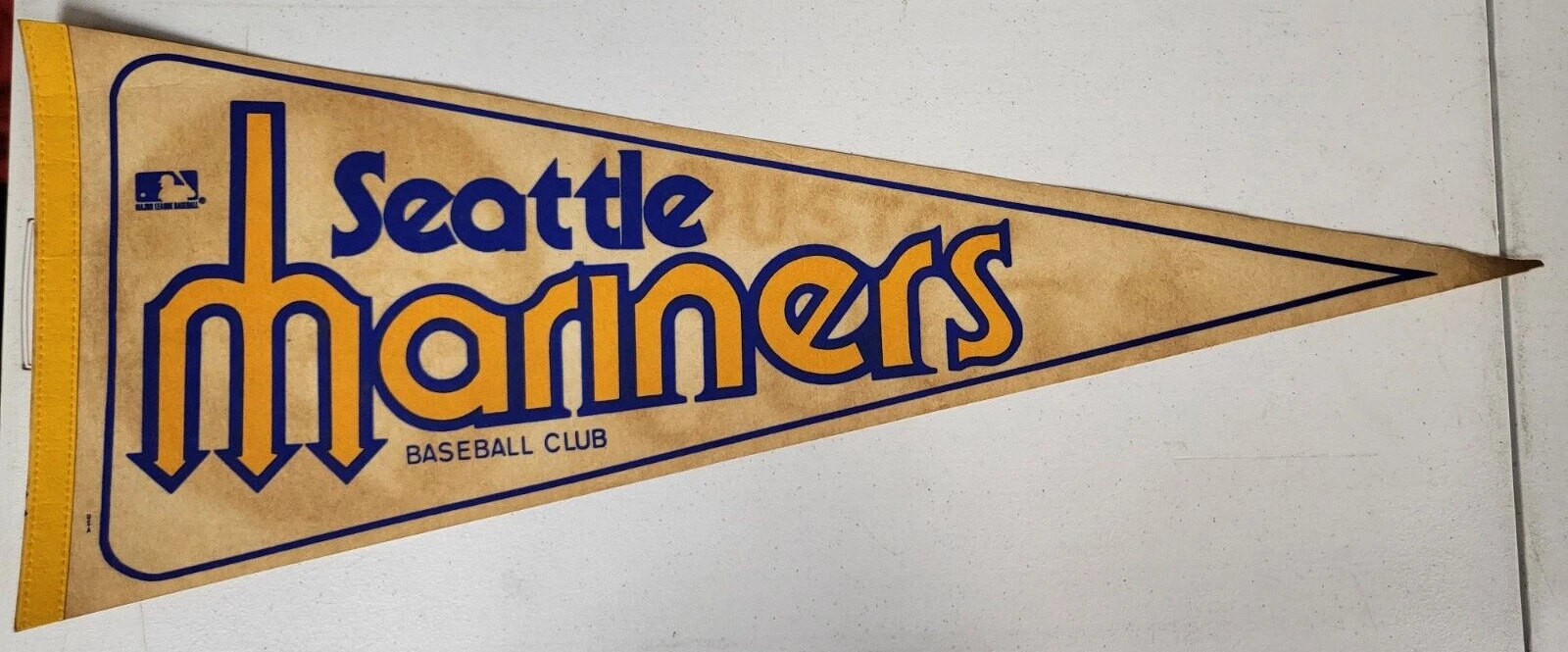 VINTAGE MLB SEATTLE MARINERS BASEBALL CLUB PENNANT FLAG RARE COLLECTIBLE MEMORABILIA