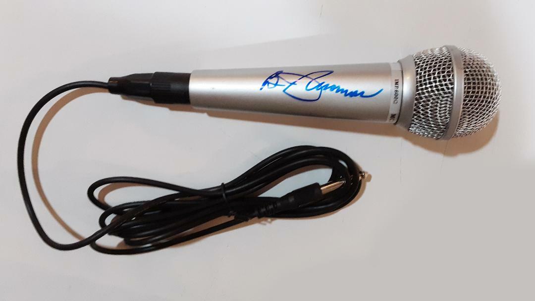 B.J. Thomas REAL hand SIGNED Microphone COA Raindrops Fallin' On My Head