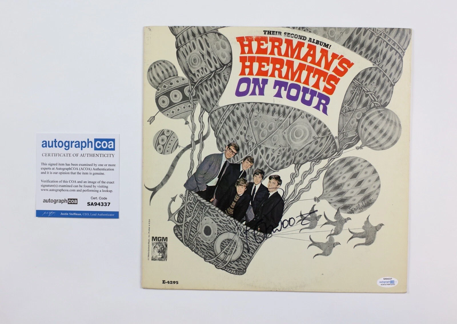 PETER NOONE HERMANS HERMITS SIGNED AUTOGRAPH VINYL ALBUM RECORD ACOA COA