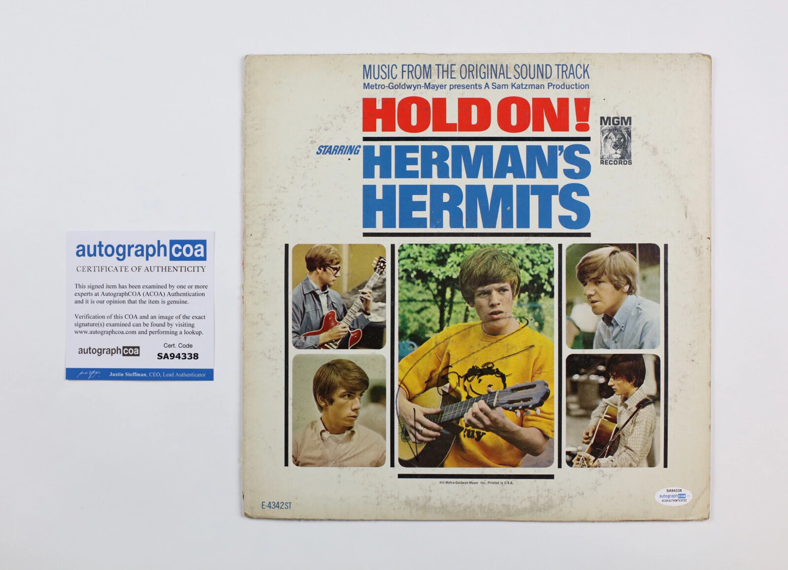PETER NOONE HERMANS HERMITS SIGNED AUTOGRAPH VINYL ALBUM RECORD ACOA COA