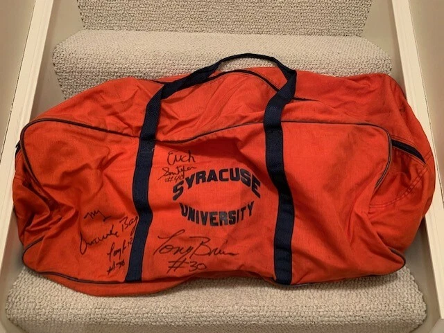 RED BRUIN PERSONALLY OWNED VINTAGE SIGNED SYRACUSE BASKETBALL GYM BAG+COA   RARE