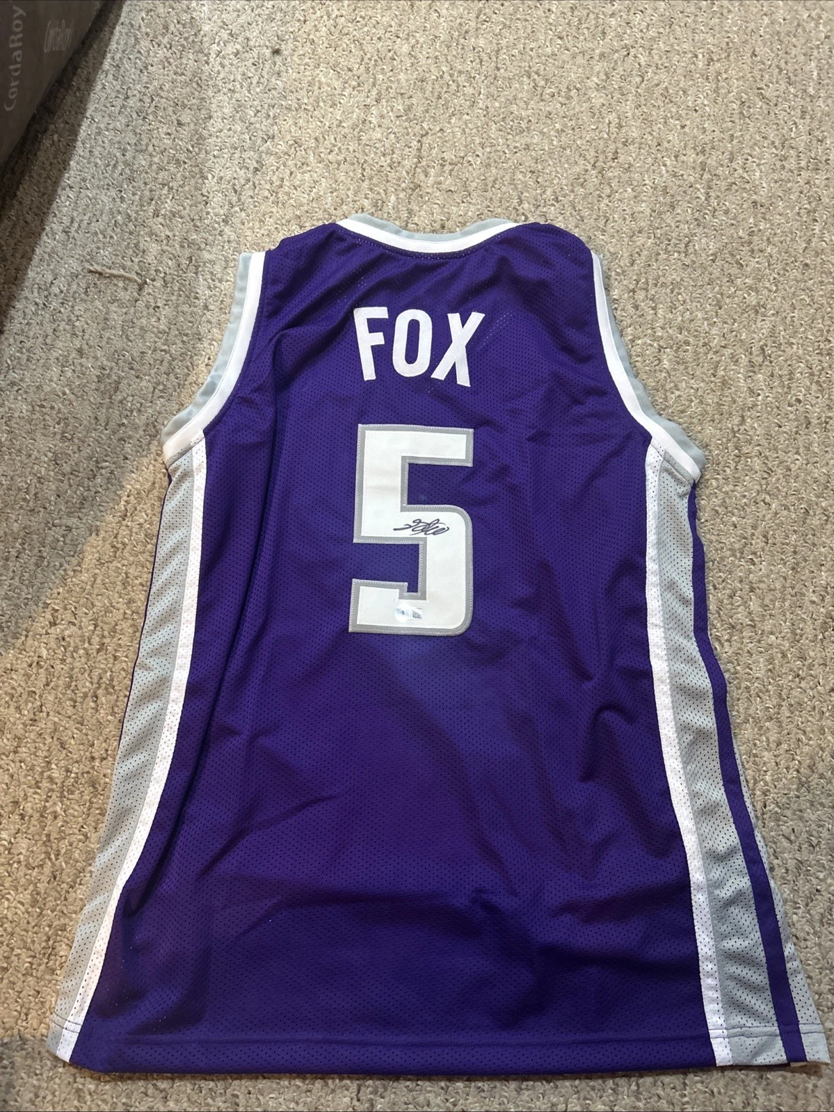 SACRAMENTO KINGS- DE’AARON FOX. SIGNED AUTOGRAPH CUSTOM JERSEY BAS COA SPURS NBA