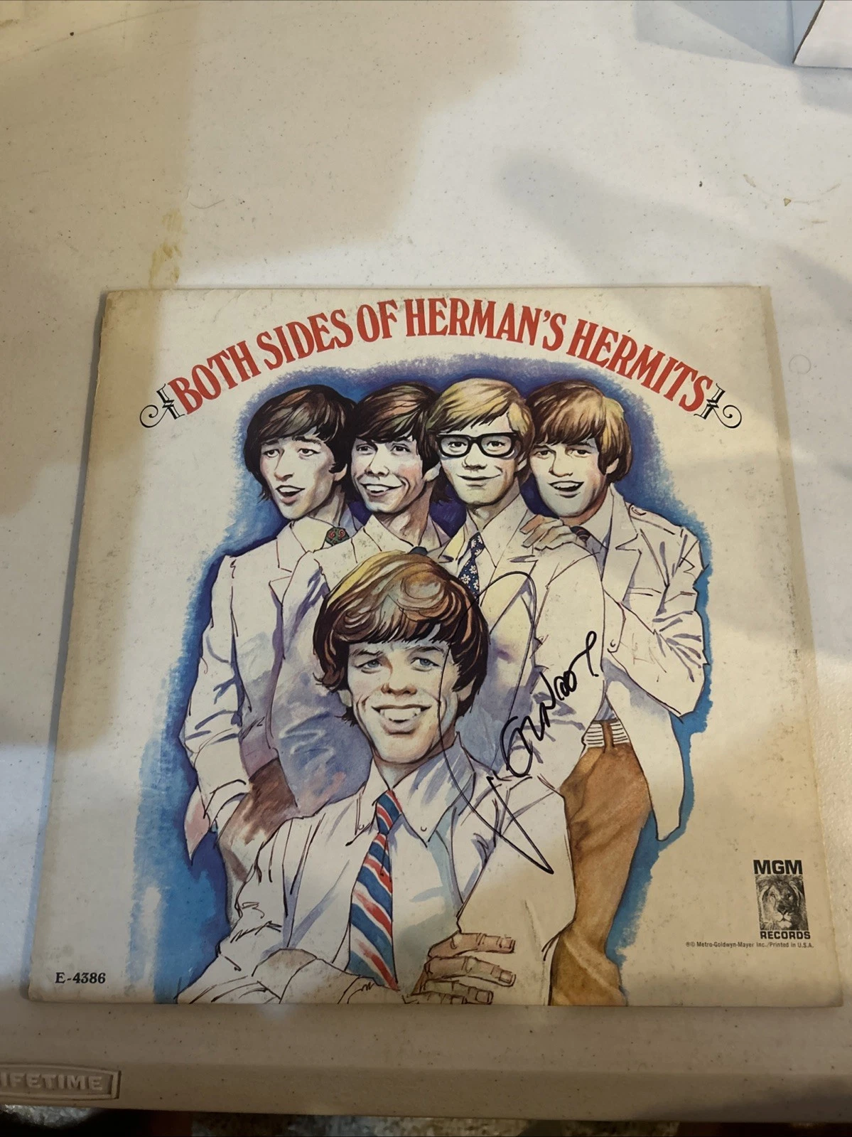 PETER NOONE HERMANS HERMITS SIGNED AUTOGRAPH VINYL ALBUM RECORD ACOA COA