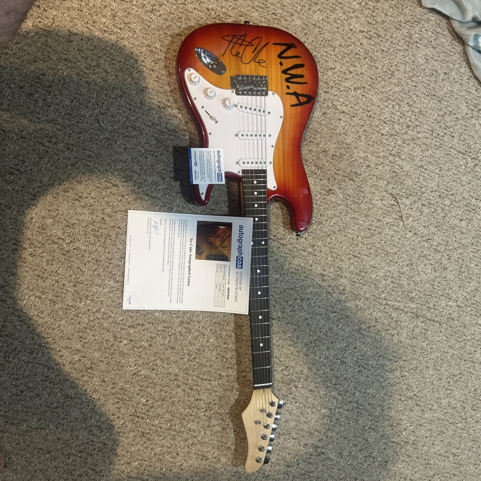 ICE CUBE SIGNED AUTOGRAPH NWA ELECTRIC GUITAR ACOA LETTER COA RAP HIP HOP STRAT