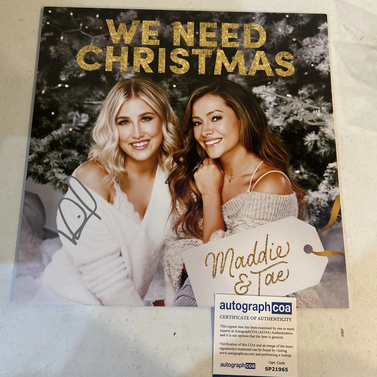 MADDIE & TAE SIGNED AUTOGRAPH VINYL ALBUM ACOA WE NEED CHRISTMAS RECORD LP