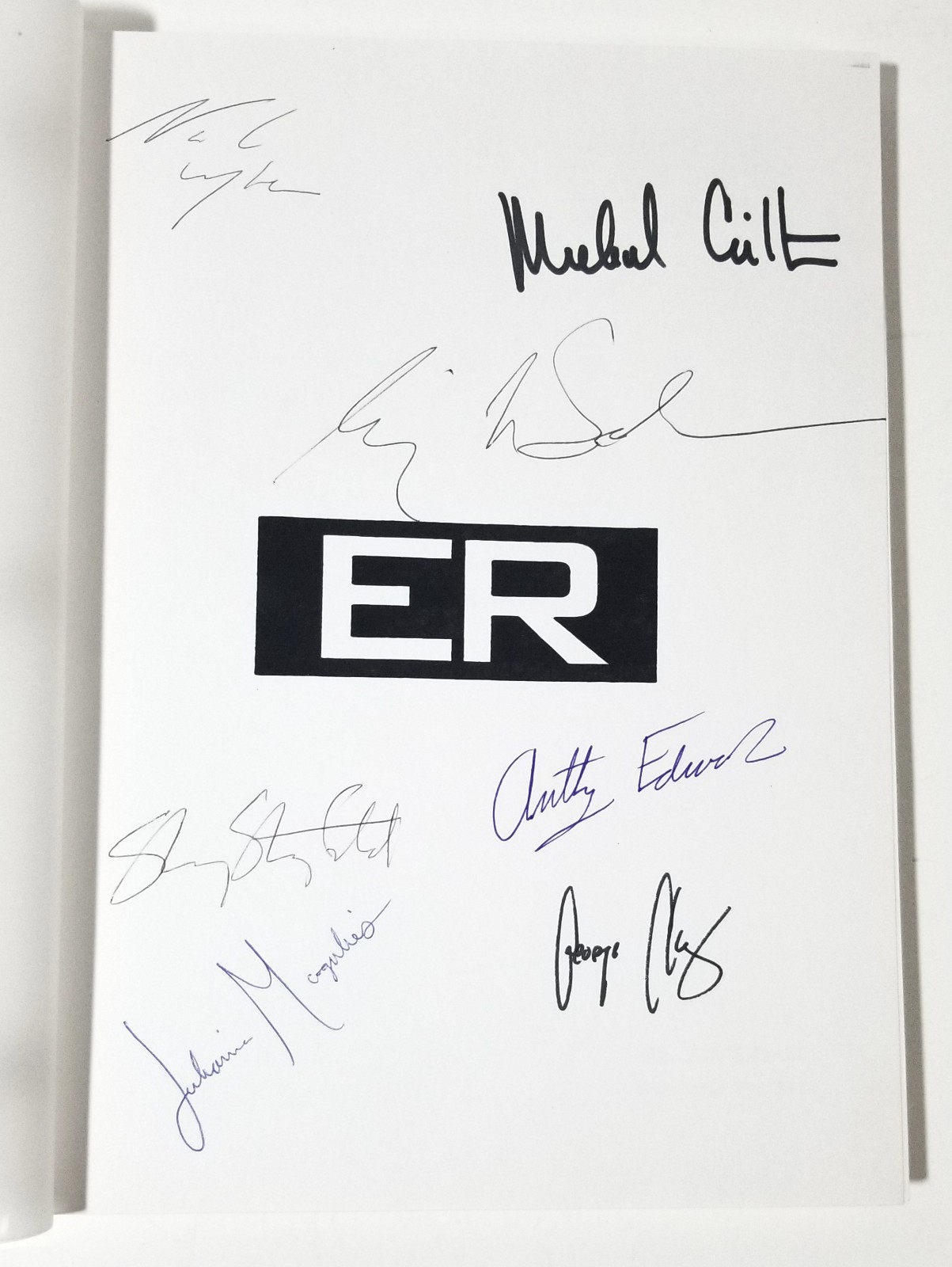 ER cast SIGNED Pilot Episode Script JSA LOA Autograph Clooney Michael Crichton +