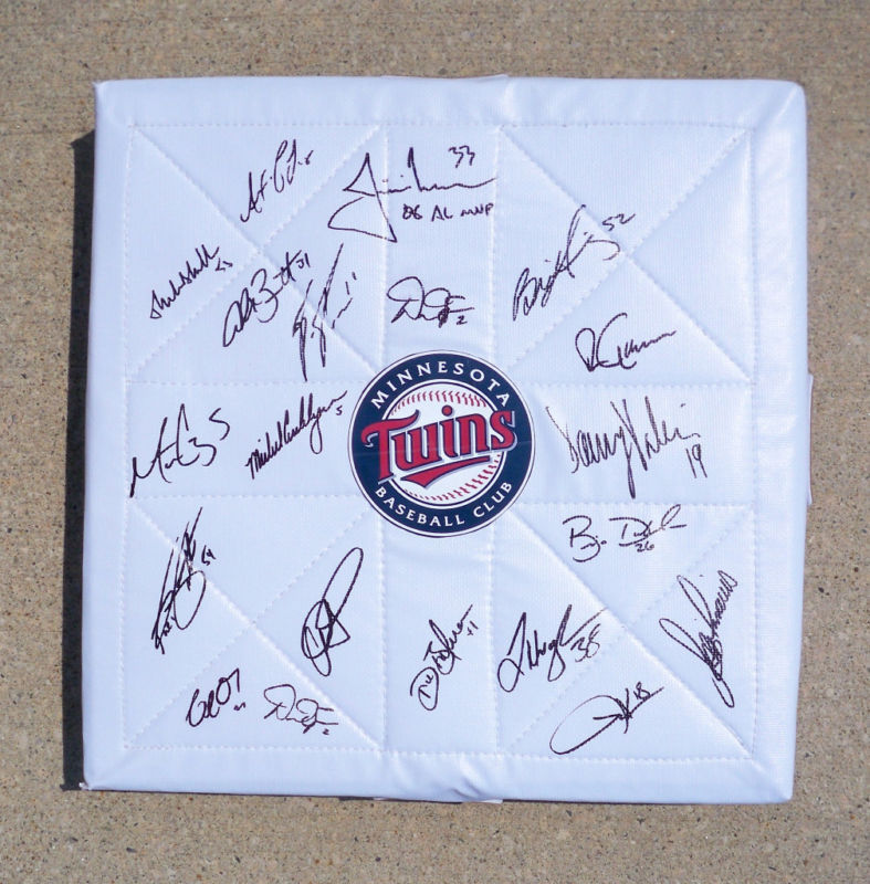 JUSTIN MORNEAU MINNESOTA TWINS TEAM SIGNED BASEBALL COA