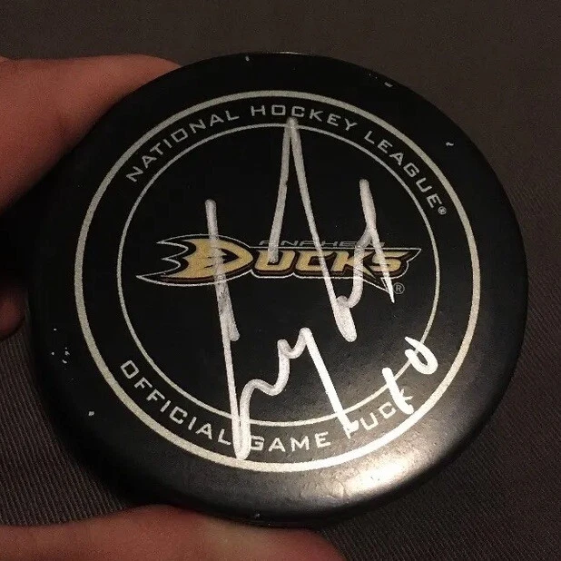 Corey perry Signed Autographed + GAME USED Puck Anaheim Ducks RARE