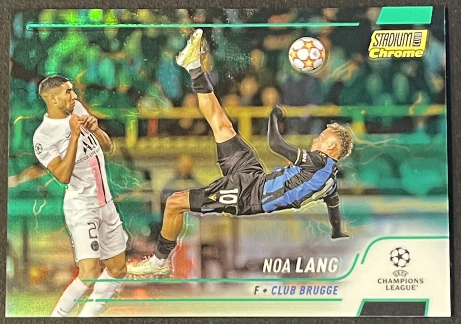 2021-22 Stadium Club Chrome UEFA Green Yellow Electric Noa Lang #/125 #65 Brugge
