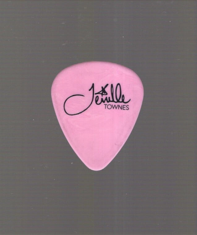 TENILLE TOWNES AUTHENTIC PINK PERSONAL GUITAR PICK       GORGEOUS COUNTRY SINGER