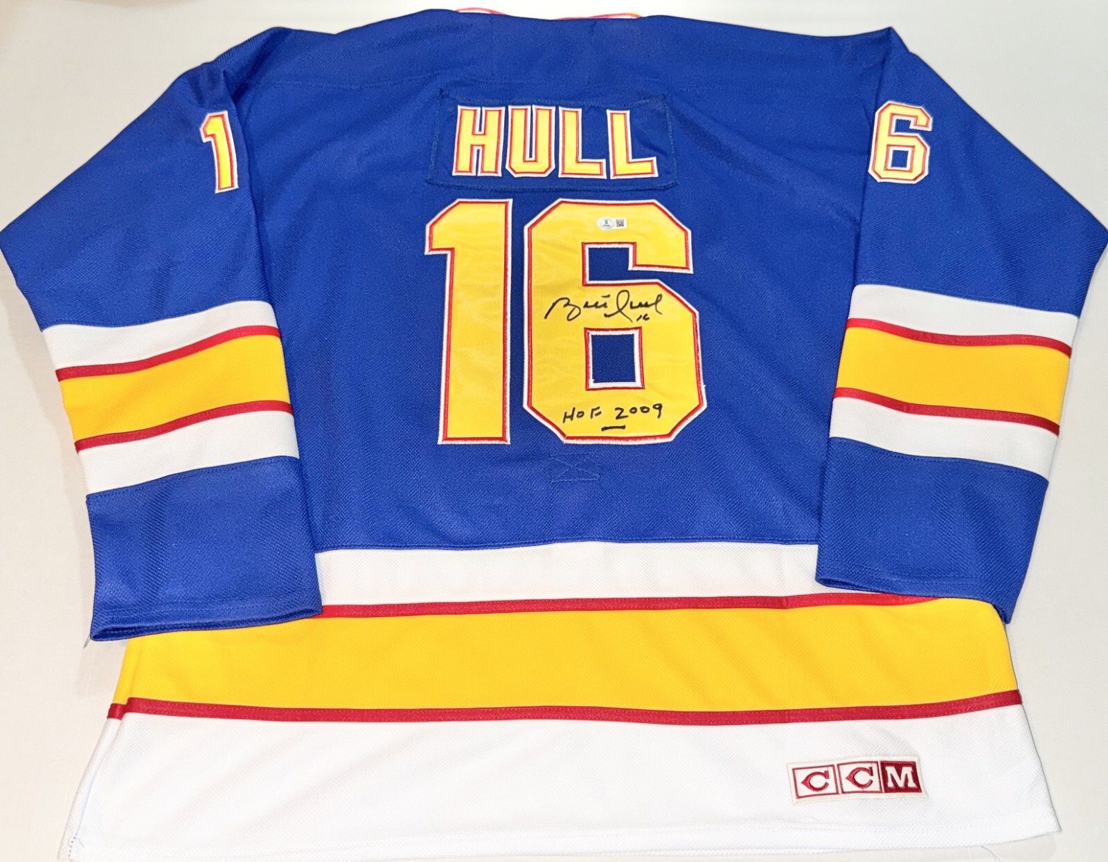 Brett Hull signed St. Louis Blues jersey W/ HOF Inscription #2 Beckett Witnessed