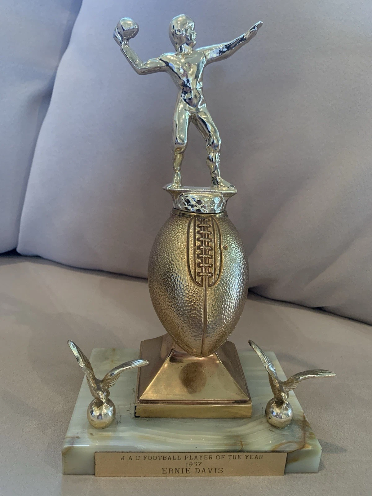 ERNIE DAVIS PERSONALLY OWNED 1957 JAC FOOTBALL PLAYER OF YEAR AWARD     SYRACUSE