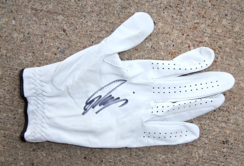 PGA Tour RYO ISHIKAWA Signed Yonex Glove Japan PROOF