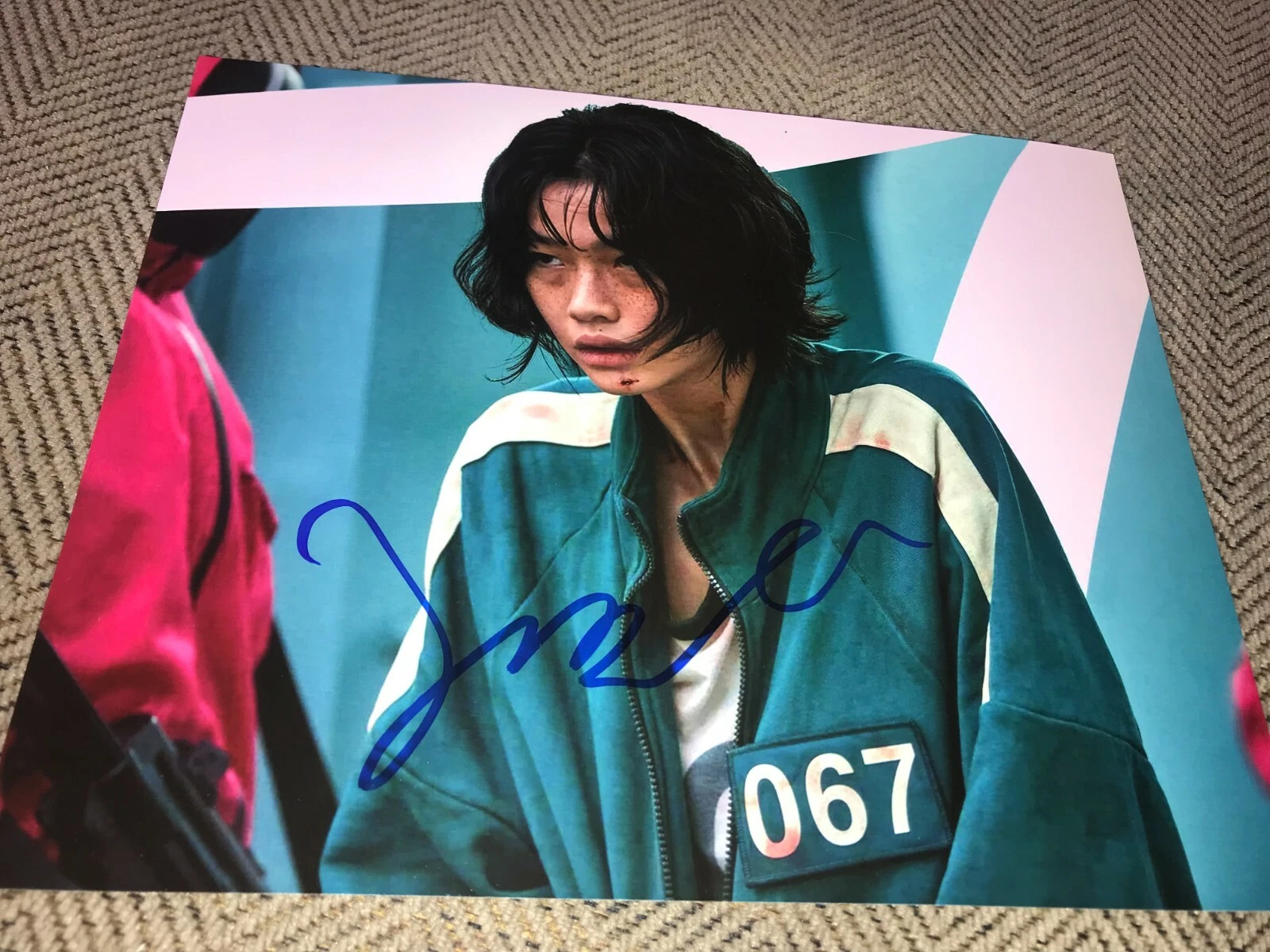 HOYEON JUNG SIGNED AUTOGRAPH 8x10 PHOTO SQUID GAMES ACTION SHOT BECKETT BAS D