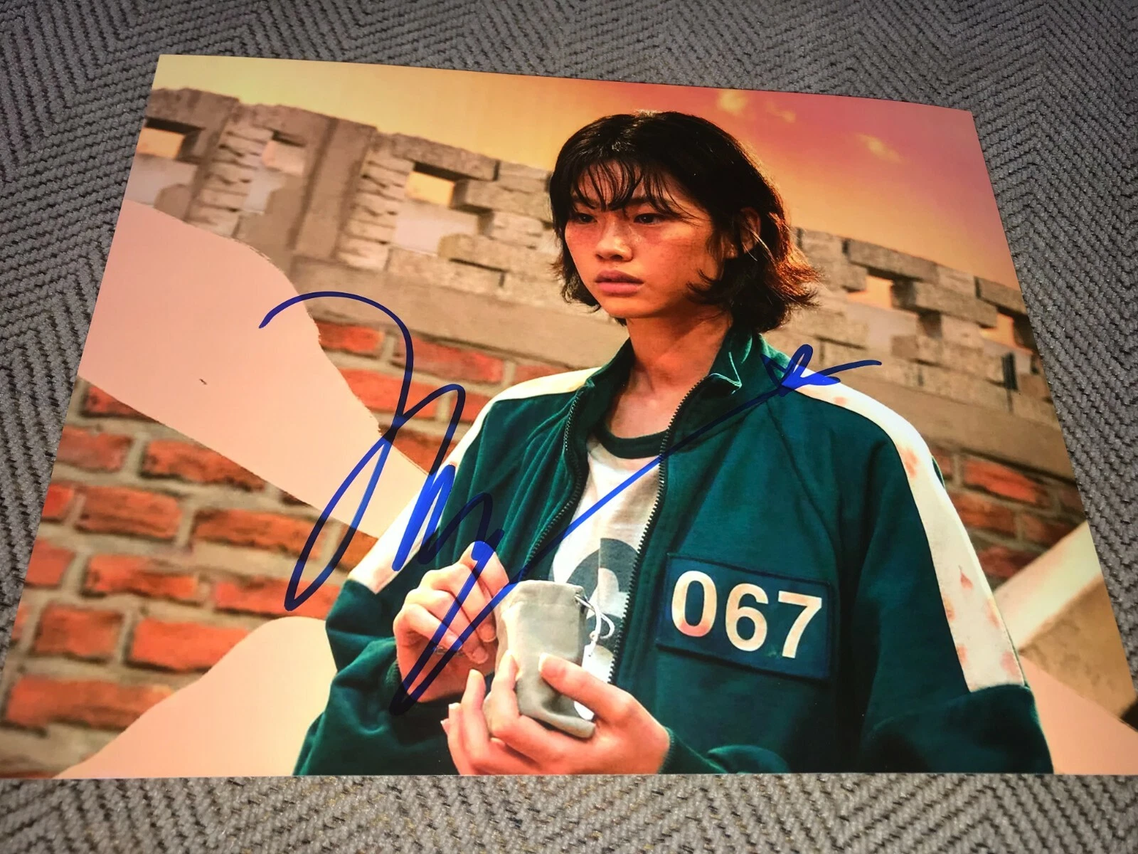 HOYEON JUNG SIGNED AUTOGRAPH 8x10 PHOTO SQUID GAMES HO-YEON BECKETT BAS E