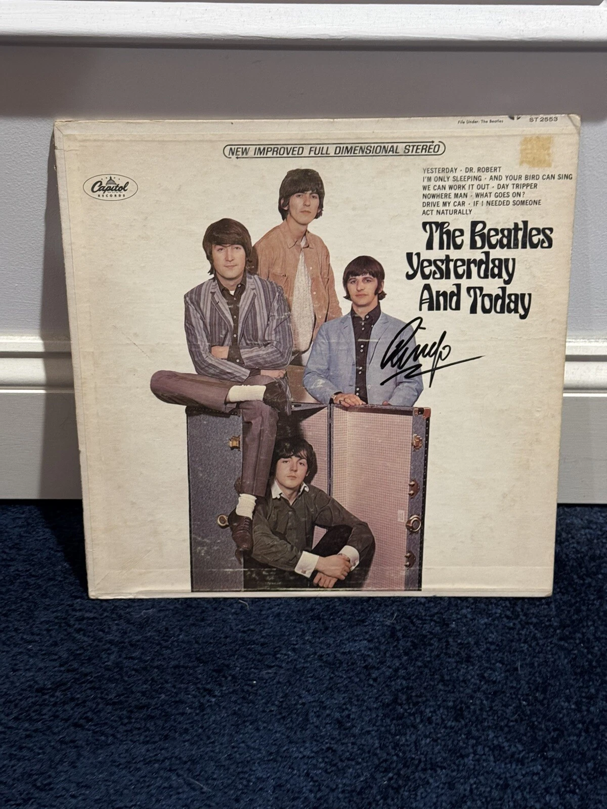 Ringo Starr Signed Beatles Yesterday & Today Album JSA Grade 9 Lennon McCartney