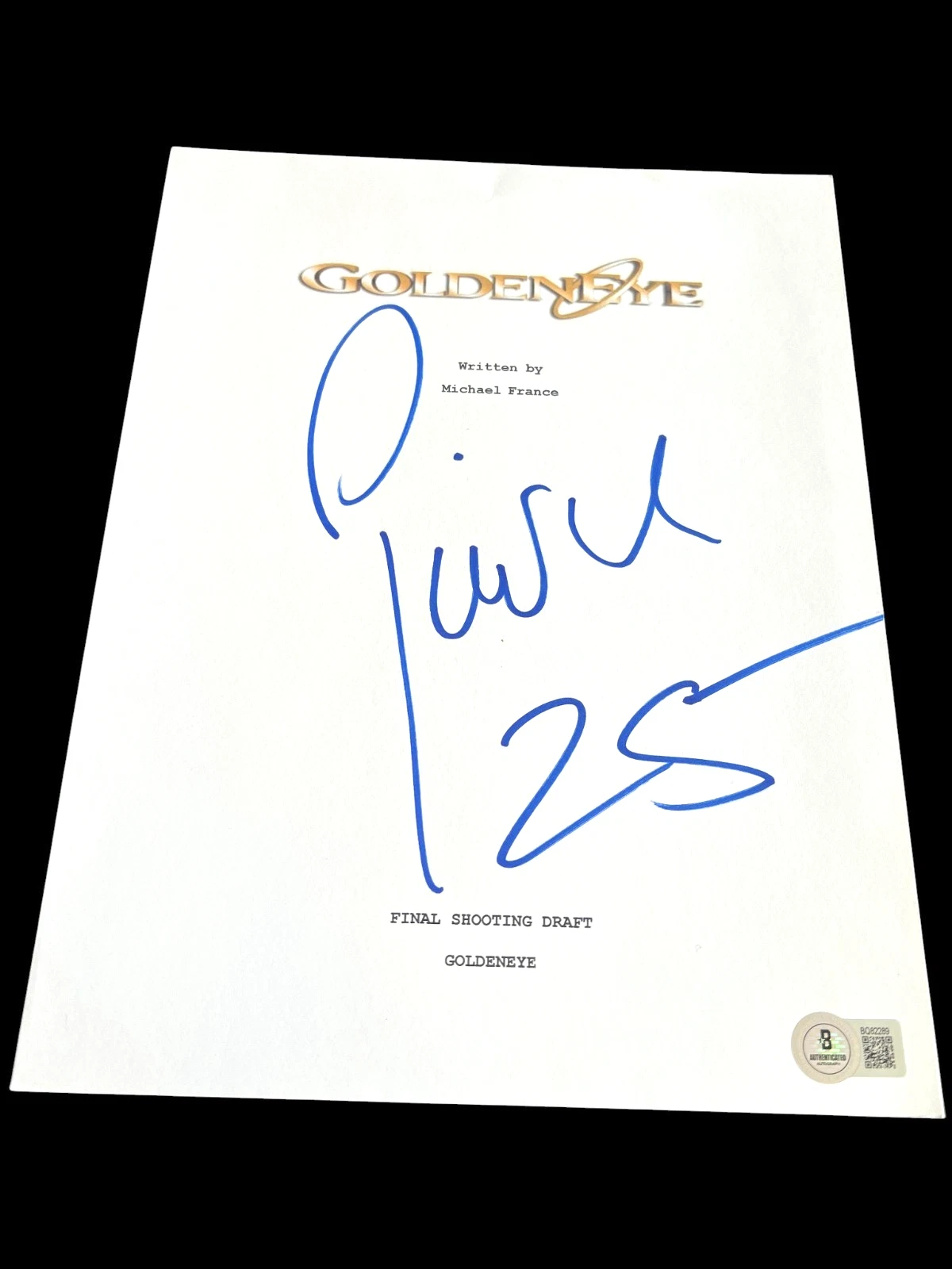 PIERCE BROSNAN SIGNED AUTOGRAPH MOVIE SCRIPT GOLDENEYE JAMES BOND BECKETT BAS D