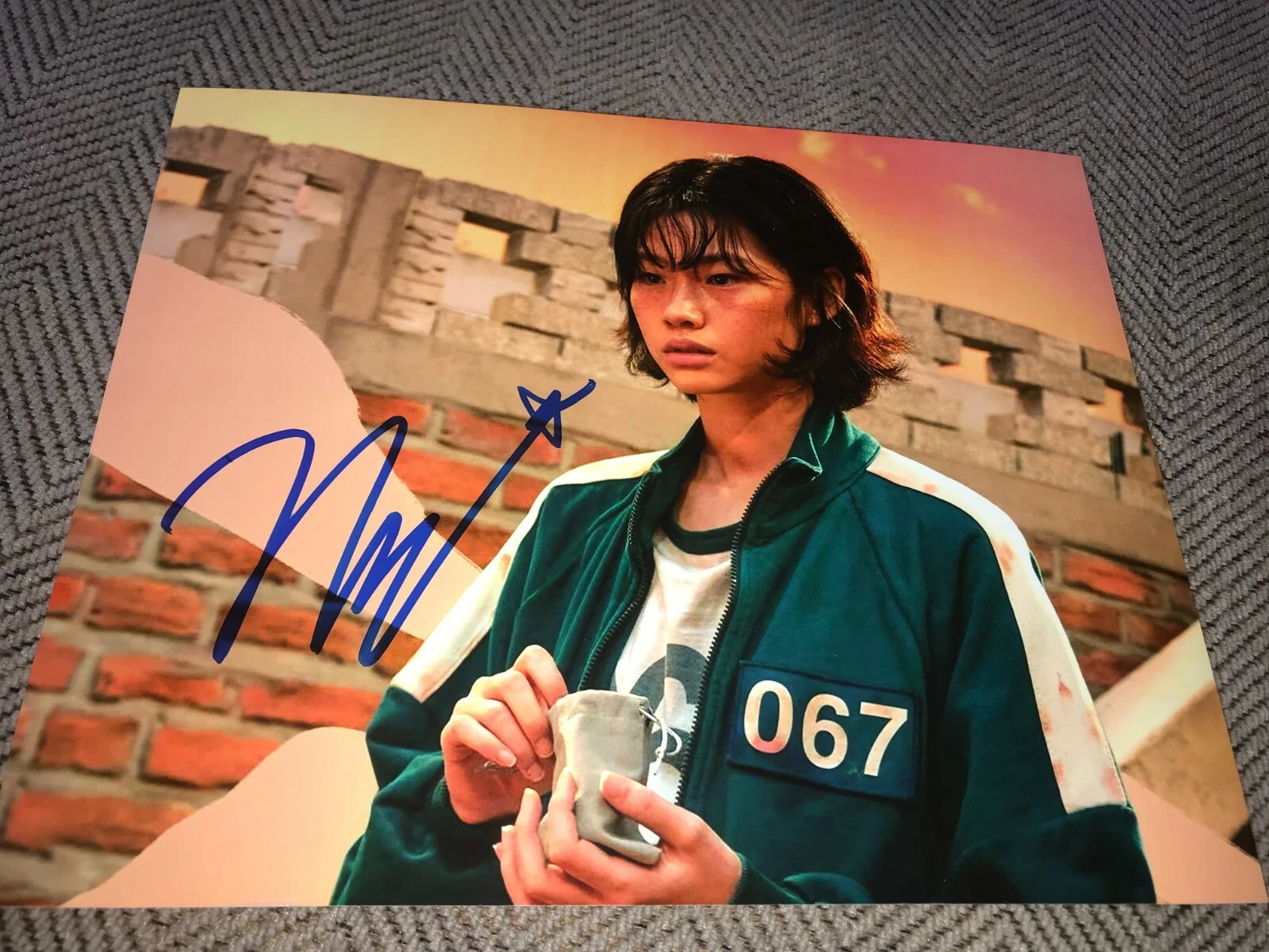 HOYEON JUNG SIGNED AUTOGRAPH 8x10 PHOTO SQUID GAMES HO-YEON BECKETT BAS D