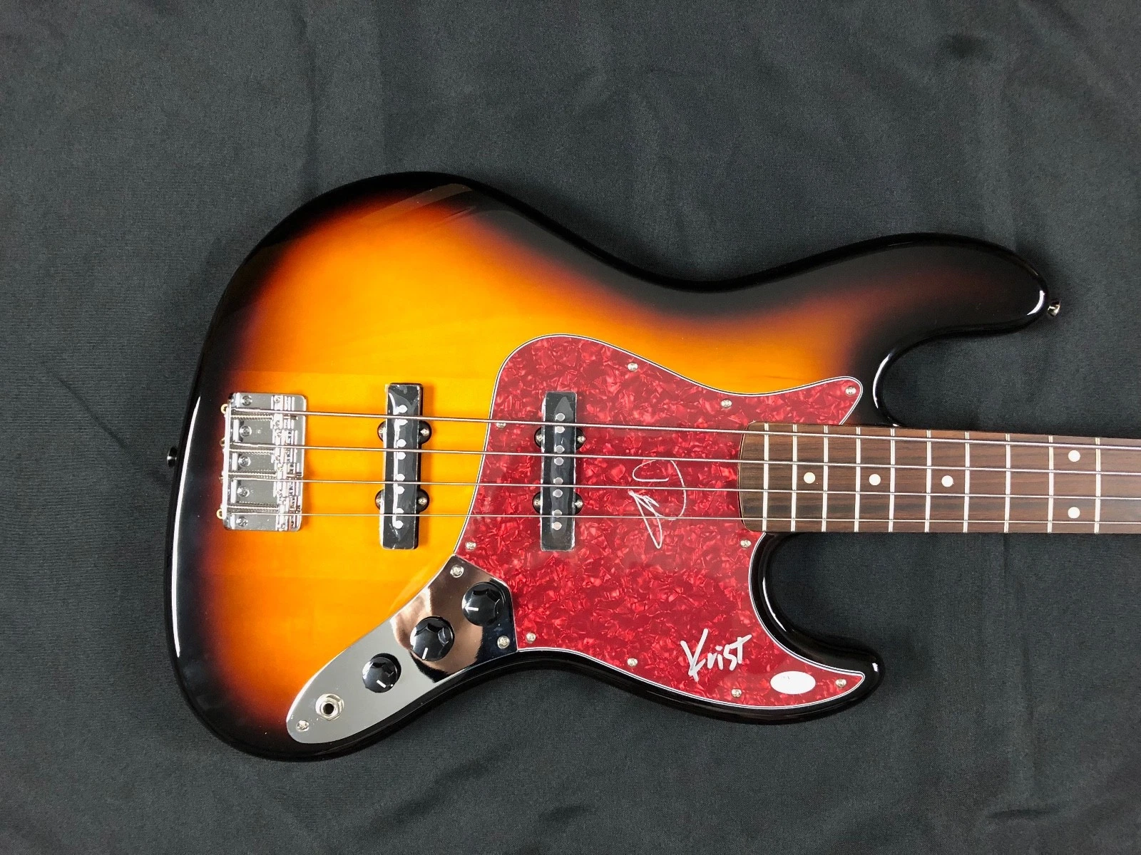 Nirvana Dave Grohl Krist Novoselic Fender Bass Guitar JSA Signed Autograph