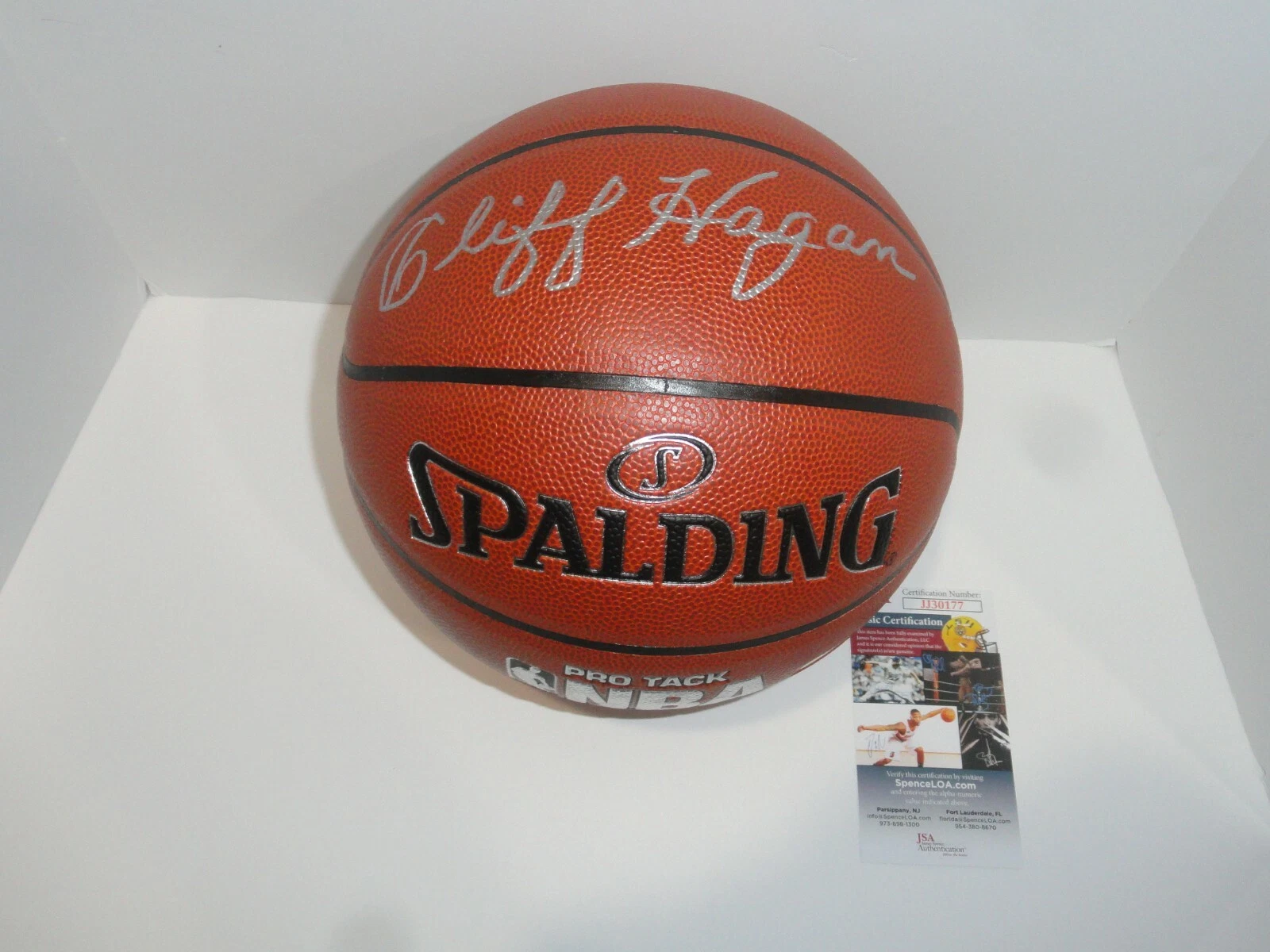 CLIFF HAGAN SIGNED NBA BASKETBALL ST. LOUIS HAWKS KENTUCKY WILDCATS HOF JSA COA
