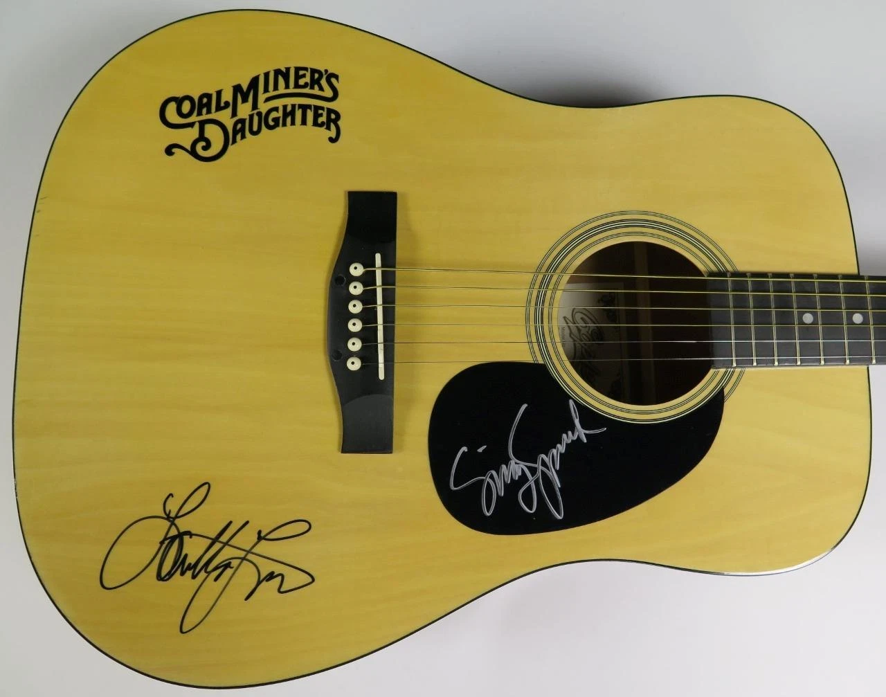 Loretta Lynn & Sissy Spacek COAL MINER'S DAUGHTER Signed Auto Guitar JSA BAS