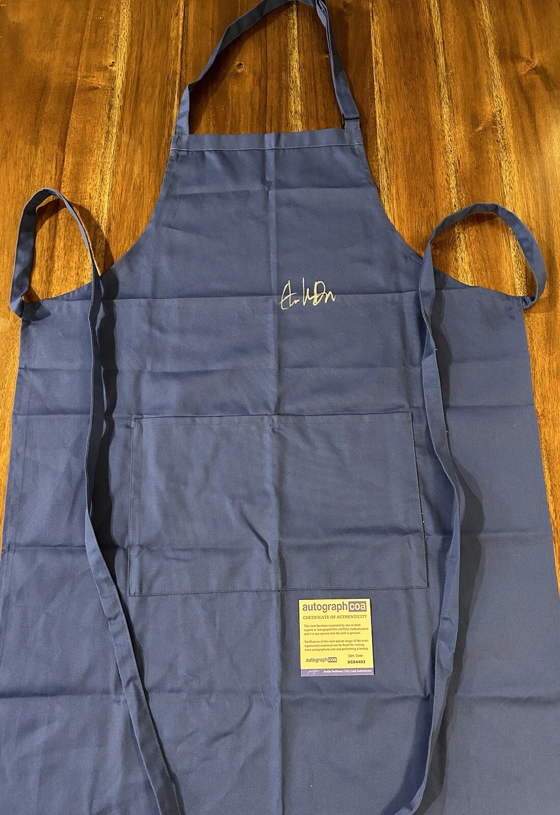 Ebon Moss- Bachrach ‘The Bear’ Signed Autograph Blue Apron ‘Richie’ ACOA