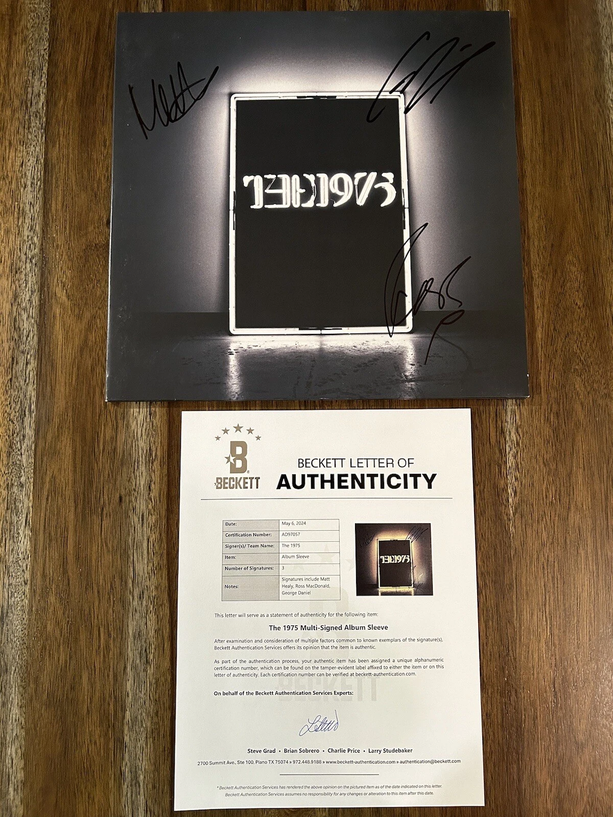 ‘The 1975’ Band Signed Vinyl Album Matt Healy ‘Self Titled’ Beckett LOA PROOF