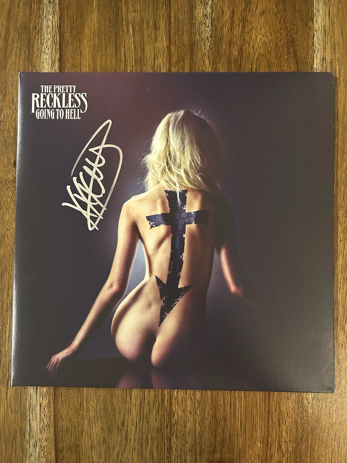 Taylor Momsen The Pretty Reckless Signed ‘Going To Hell’ Vinyl Album Beckett