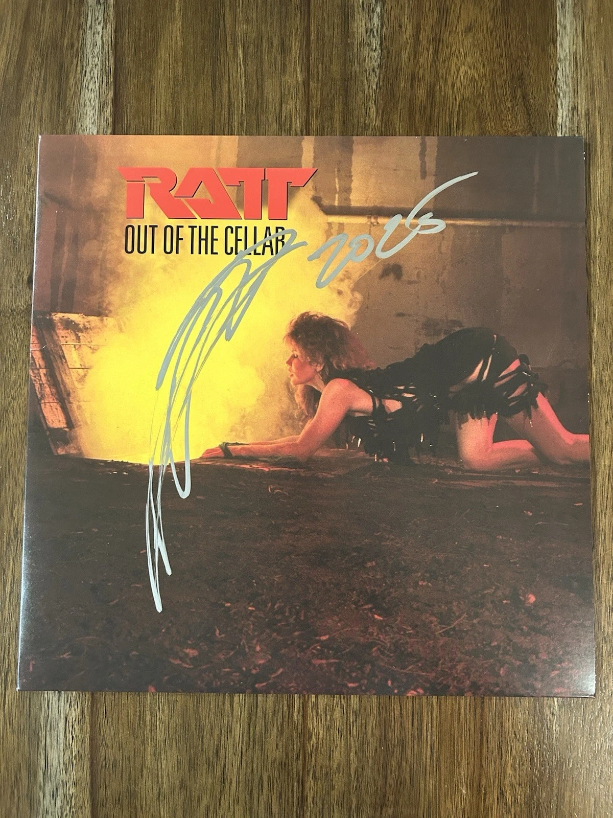 Stephen Pearcy ‘Ratt’ Band Signed ‘Out Of The Cellar’ Vinyl Album Beckett