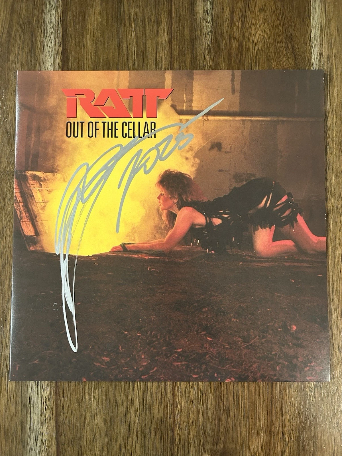 Stephen Pearcy ‘Ratt’ Band Signed ‘Out Of The Cellar’ Vinyl Album Beckett