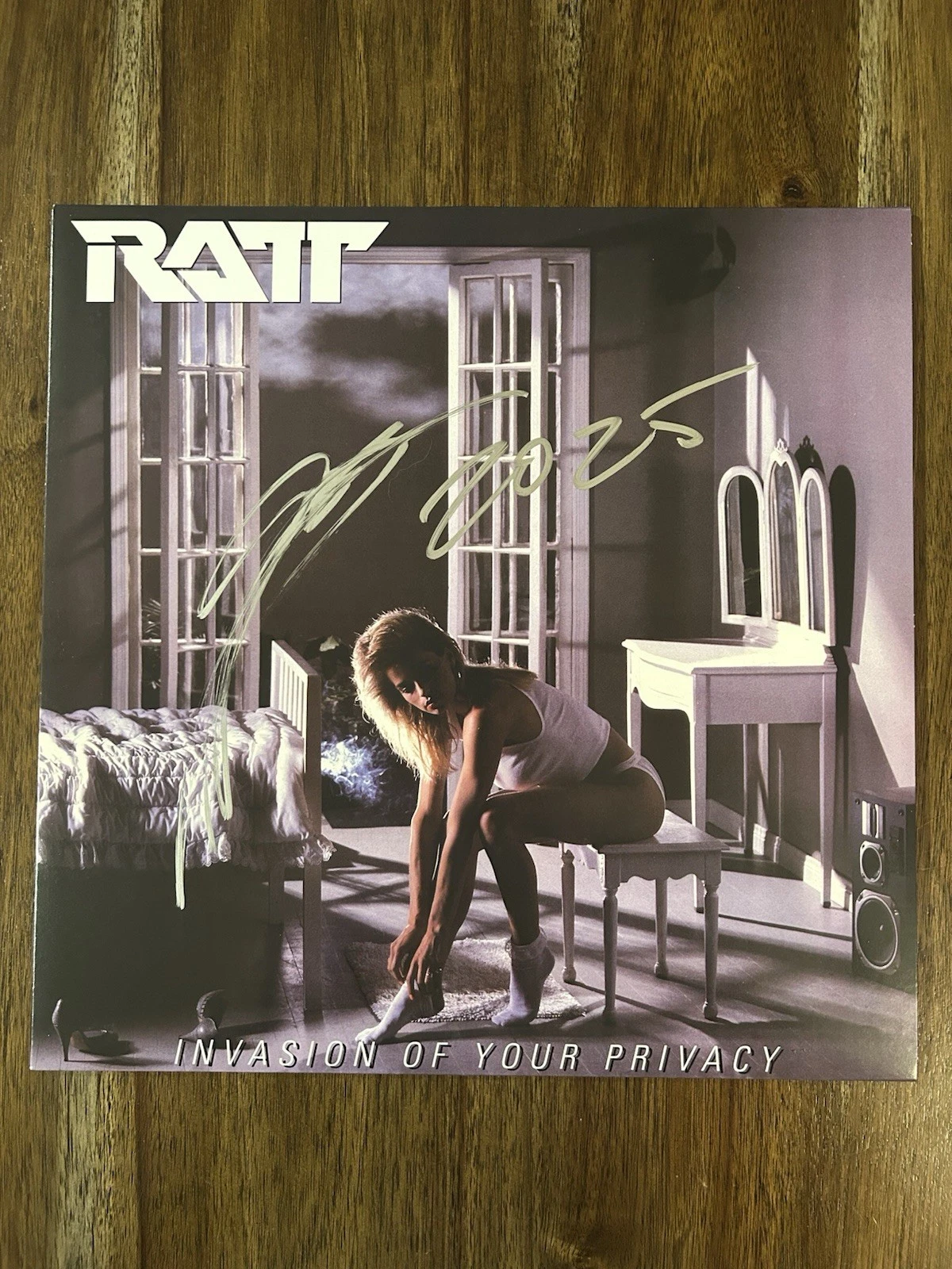 Stephen Pearcy ‘Ratt’ Band Signed ‘Invasion Of Your Privacy’ Vinyl Album Beckett