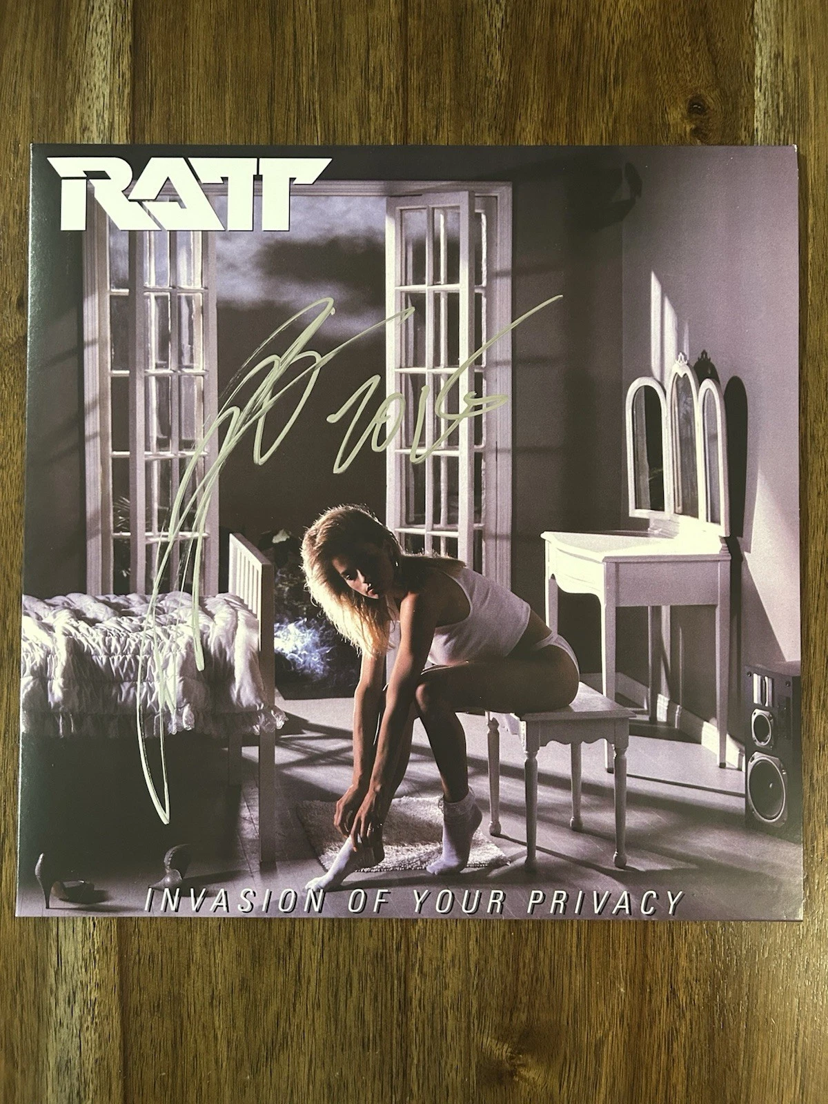 Stephen Pearcy ‘Ratt’ Band Signed ‘Invasion Of Your Privacy’ Vinyl Album Beckett