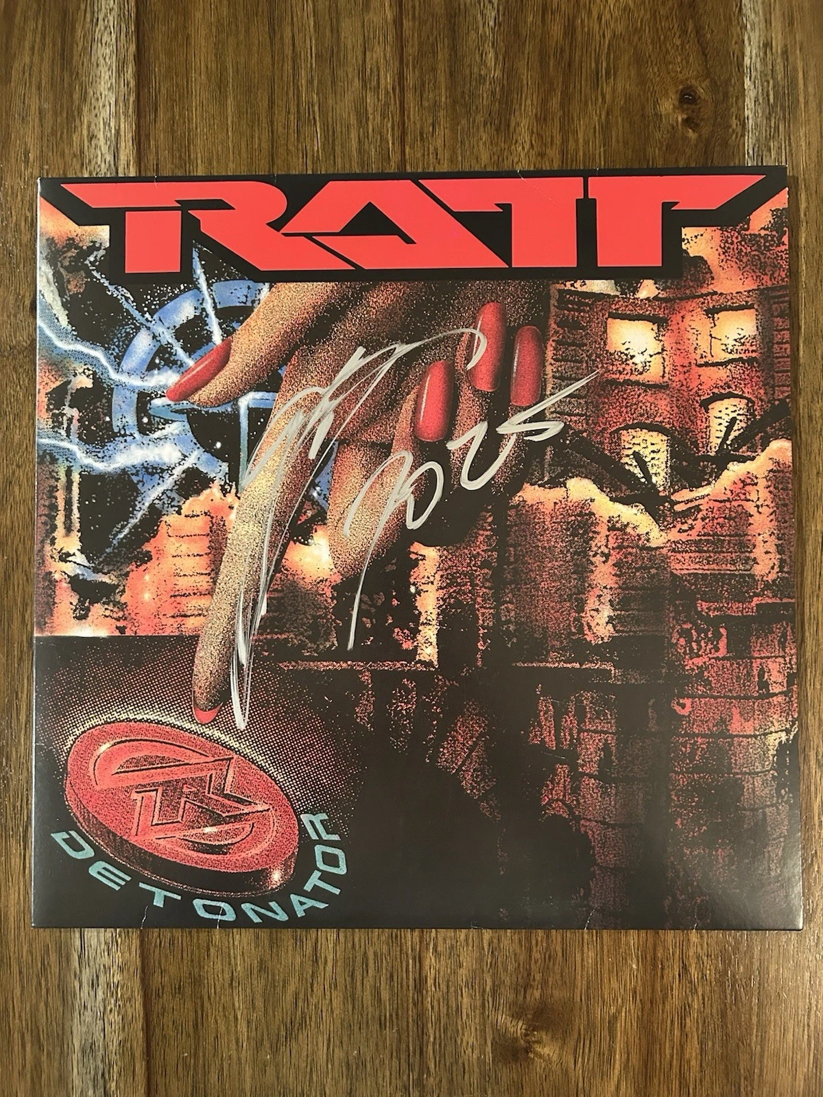 Stephen Pearcy ‘Ratt’ Band Signed ‘Detonator’ Vinyl Album Beckett