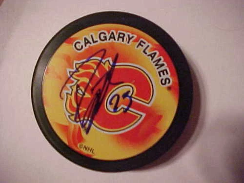 CALGARY FLAMES DAVID MOSS SIGNED PUCK