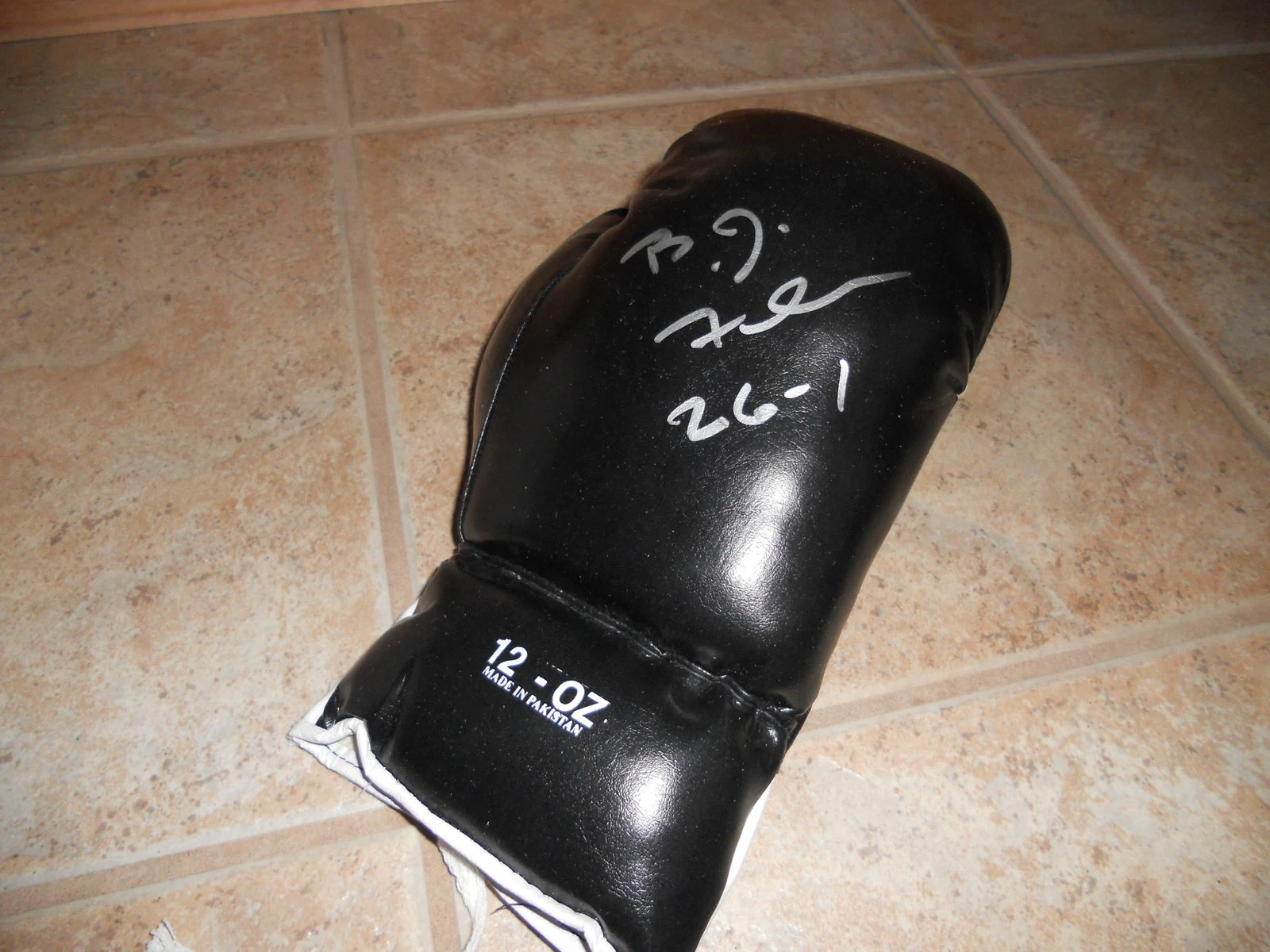 B.J. FLORES #3 RATED CRUISER WEIGHT SIGNED AUTOGRAPH BOXING GLOVE  GUARANTEED COLLECTIBLE MEMORABILIA