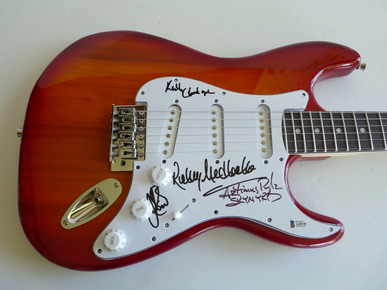 Lynryd Skynyrd Johnny Rickey Artimus +1 Signed Autographed Guitar BAS Certified