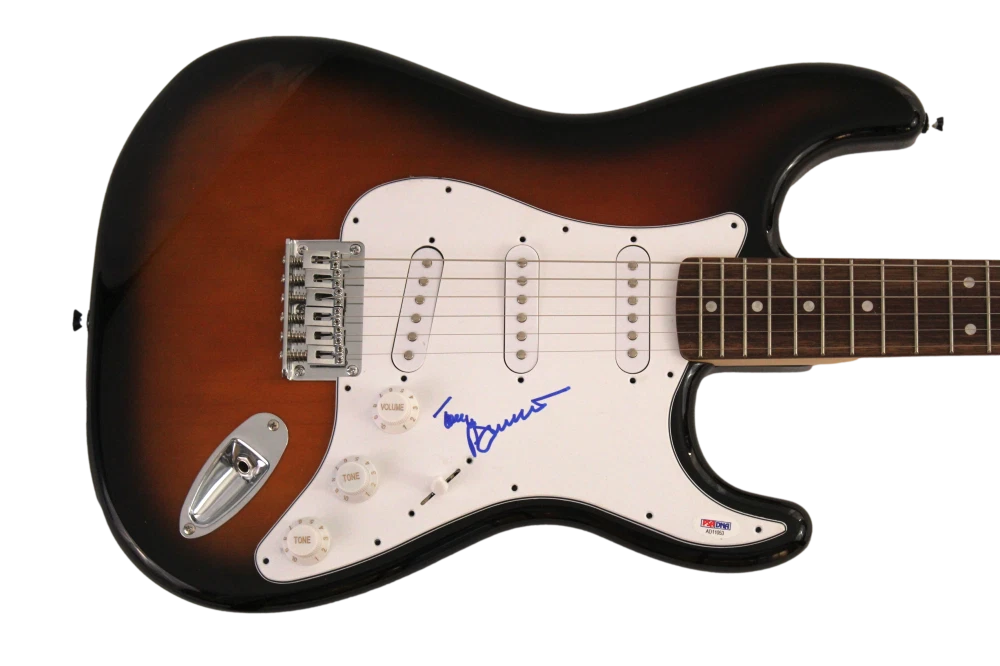TONY BENNETT SIGNED AUTOGRAPH FULL SIZE FENDER ELECTRIC GUITAR - RARE!! W/ PSA