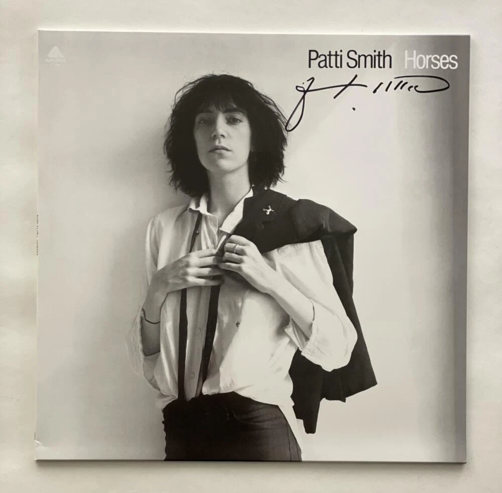 PATTI SMITH SIGNED AUTOGRAPH ALBUM VINYL RECORD - HORSES, PUNK ROCK ICON w/ JSA