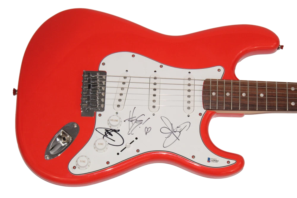PARAMORE BAND (X3) SIGNED AUTOGRAPH RED FENDER GUITAR HAYLEY WILLIAMS BECKETT