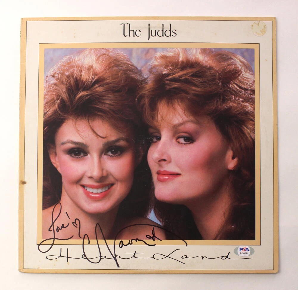 NAOMI JUDD SIGNED AUTOGRAPH ALBUM VINYL RECORD THE JUDDS HEARTLAND - PSA COA